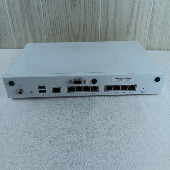 SOPHOS SG 125 Rev. 1 Security Appliance Firewall.  Does not come with any cords. - Picture 8 of 13